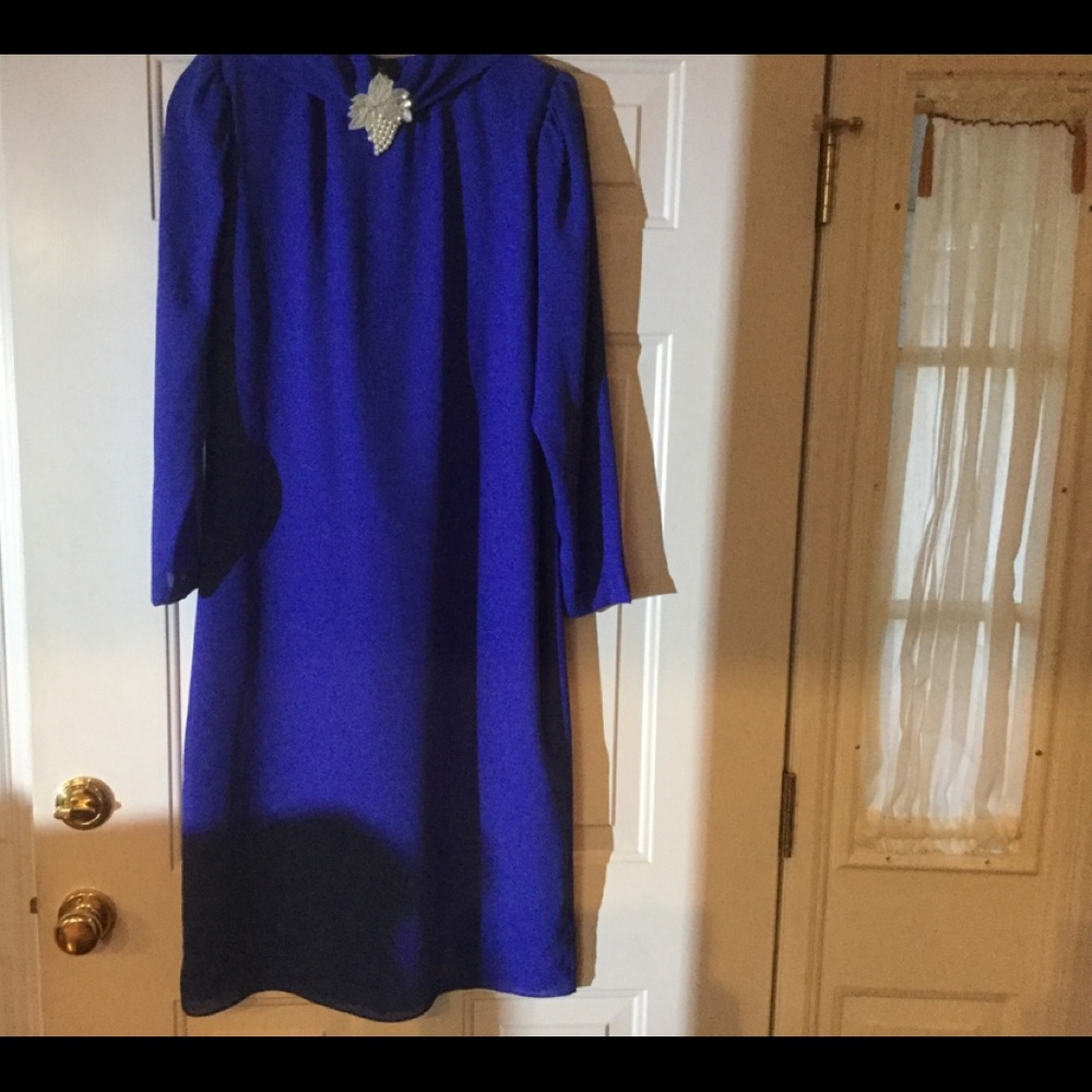 Knee-length dress